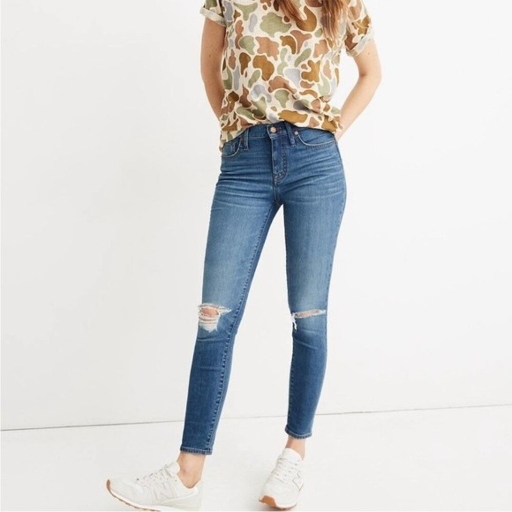 Madewell Curvy High Rise Skinny Crop Jeans in Delmar Distressed Wash, Size 26